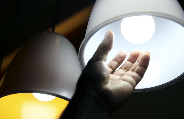 STF valida lei que permite devolução de valores pagos na conta de luz