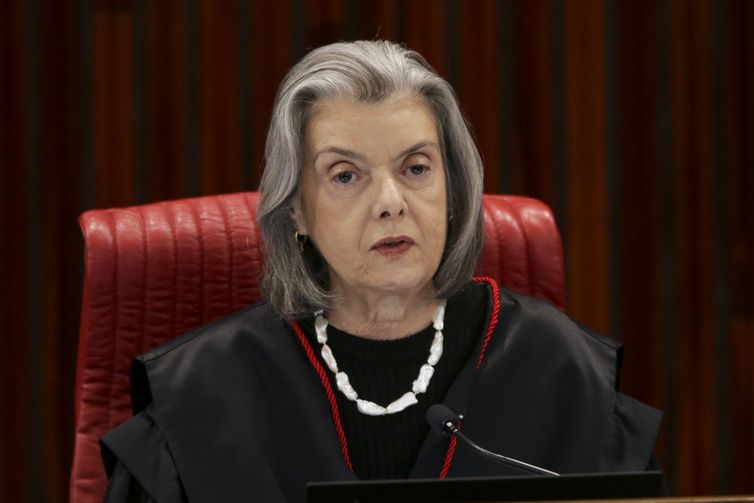 TSE decide que próxima lista tríplice do TRE-RJ deve ter três mulheres