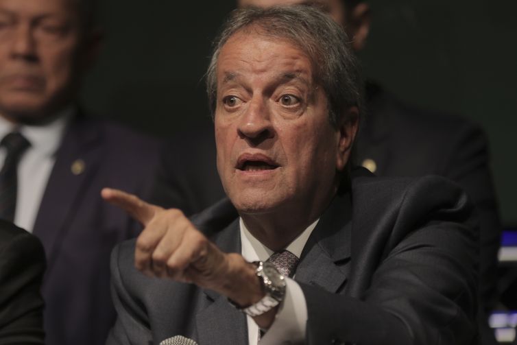 Valdemar pede autorização ao STF para visitar Bolsonaro