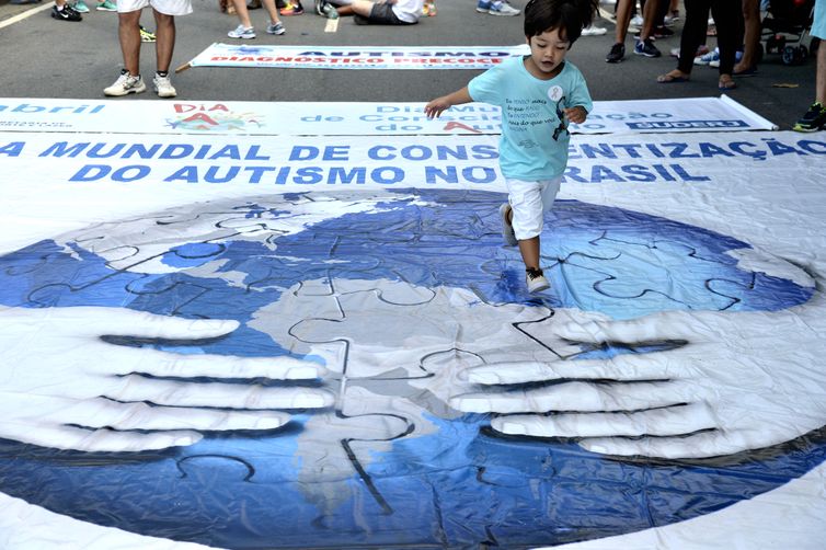 Autismo: nova linha de cuidado pede teste a partir dos 16 meses