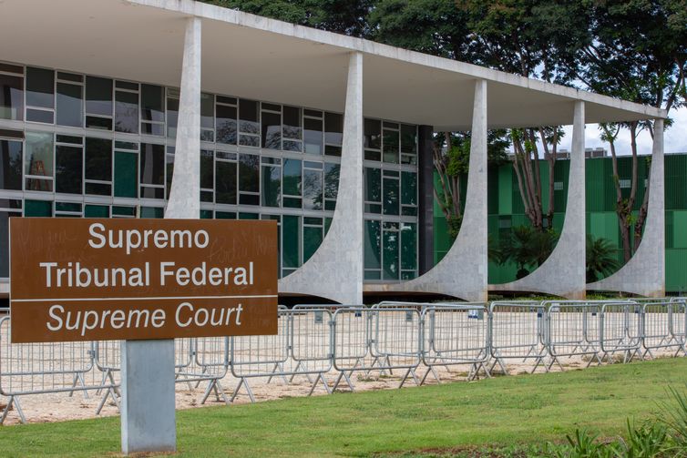 Cabe apenas ao STF autorizar buscas no Congresso, decidem ministros