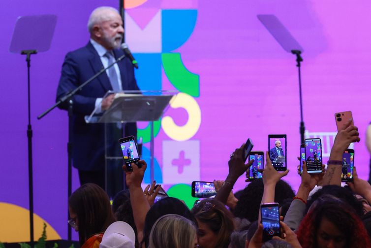 Em conferência, Lula diz que autoritarismo teme as mulheres