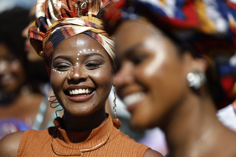 Especialistas defendem atenção específica para saúde da pele negra