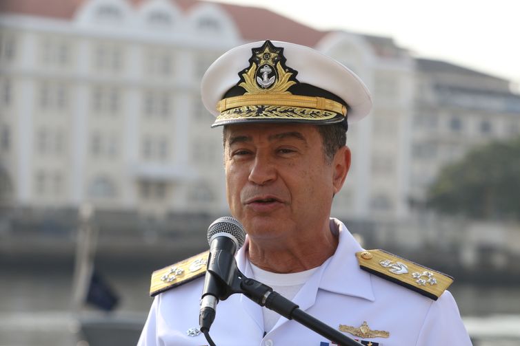 Fux vota pela absolvição de ex-comandante da Marinha Almir Garnier