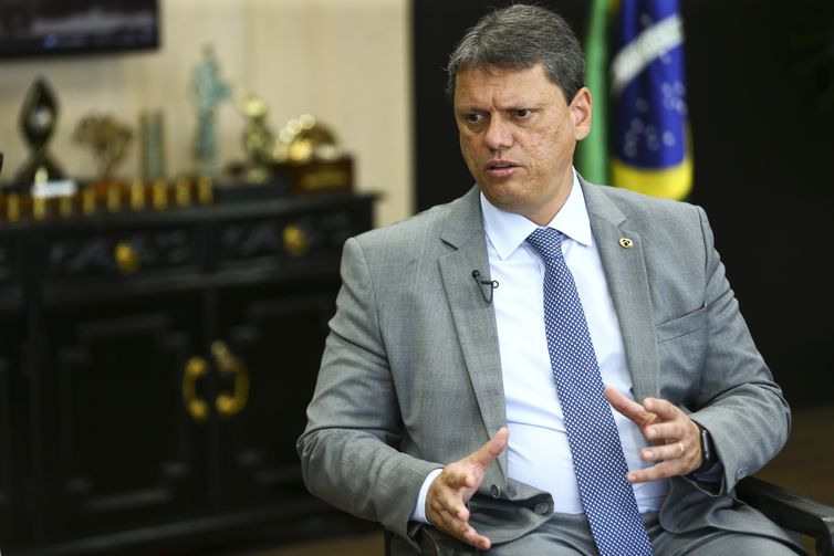 Moraes autoriza visita do governador de São Paulo a Jair Bolsonaro