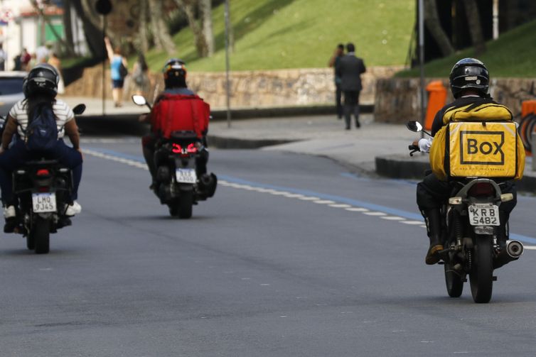 Número de trabalhadores por aplicativo cresceu 170% em 10 anos, diz BC