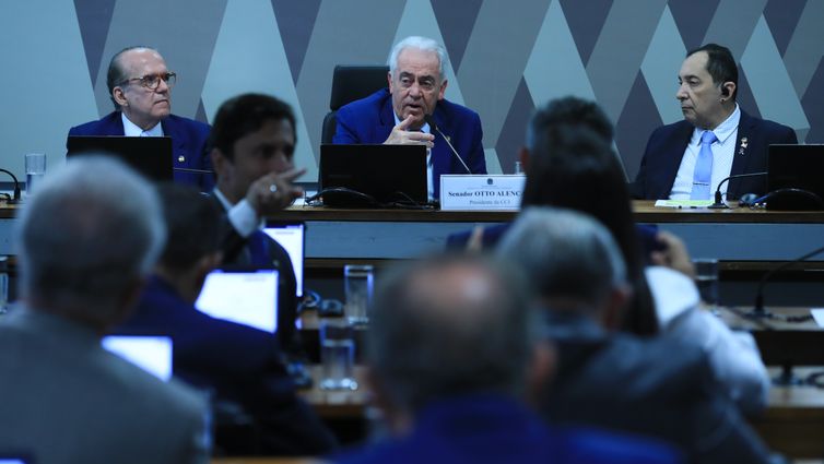 PEC da Blindagem abre portas do Congresso ao crime, diz relator 