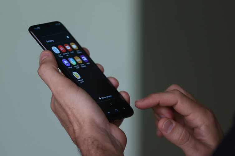 Pesquisa mostra avanço em salas de aula com proibição de celulares