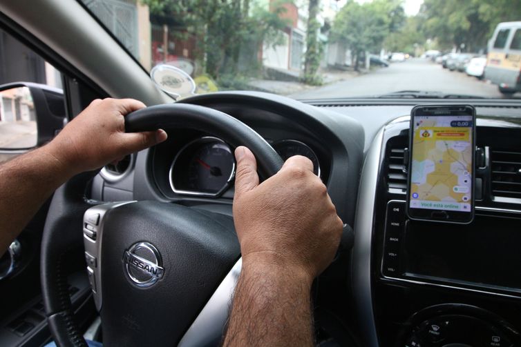 PGR é contra vínculo trabalhista entre motoristas e aplicativos