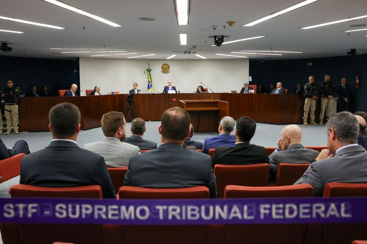 Saiba como foram os dois votos pela condenação de Bolsonaro no STF