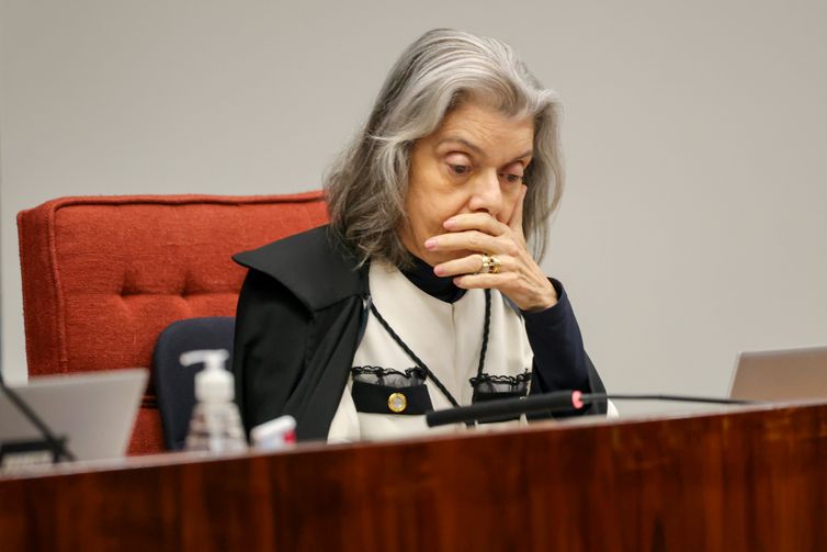 Voto de Cármen Lúcia pode formar maioria para condenar Bolsonaro