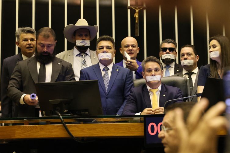 Conselho de Ética abre processo contra deputados envolvidos em motim