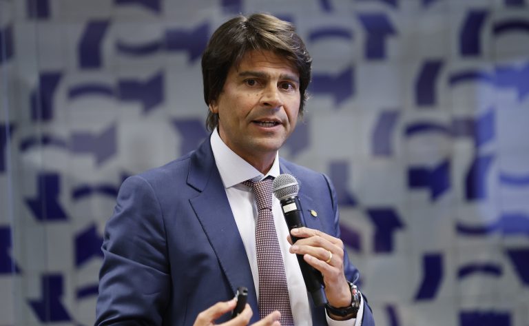 Reforma administrativa: propostas modificam contratos temporários, gratificações e concursos