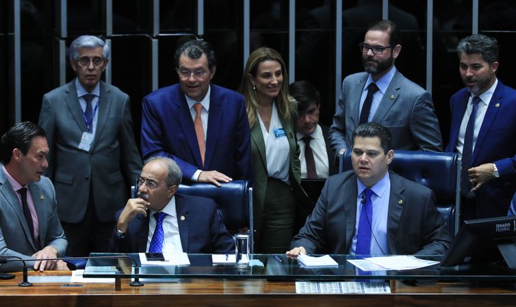Senado aprova projeto que proíbe empréstimo consignado não autorizado