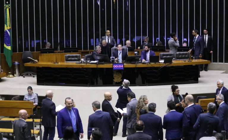 Câmara aprova regime de urgência para quatro projetos de lei; acompanhe