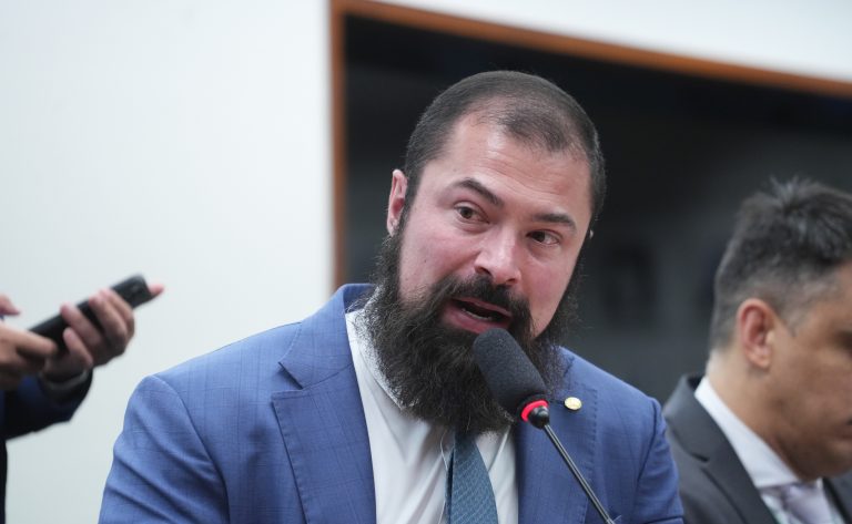 Comissão aprova uso de armas de alto calibre por seguranças privados