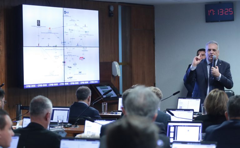 CPMI ouve ex-coordenador de pagamentos do INSS e empresário investigados por desvios