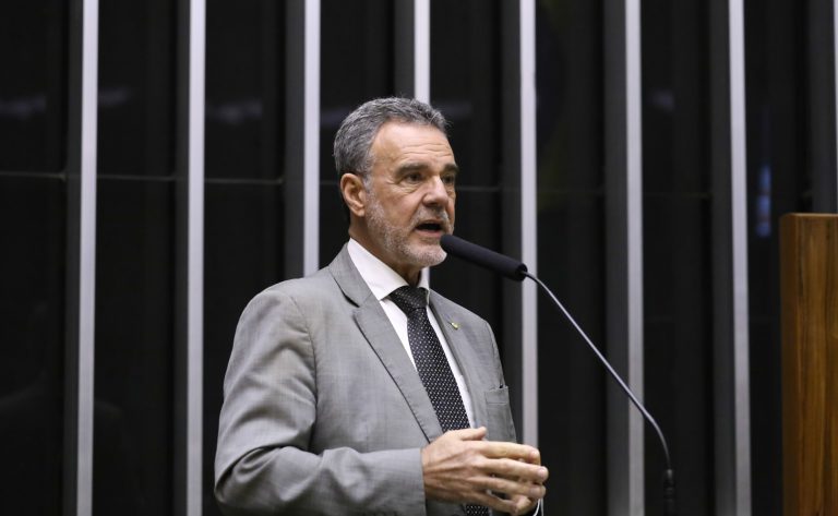 Comissão debate dificuldades de estudantes com o Fies