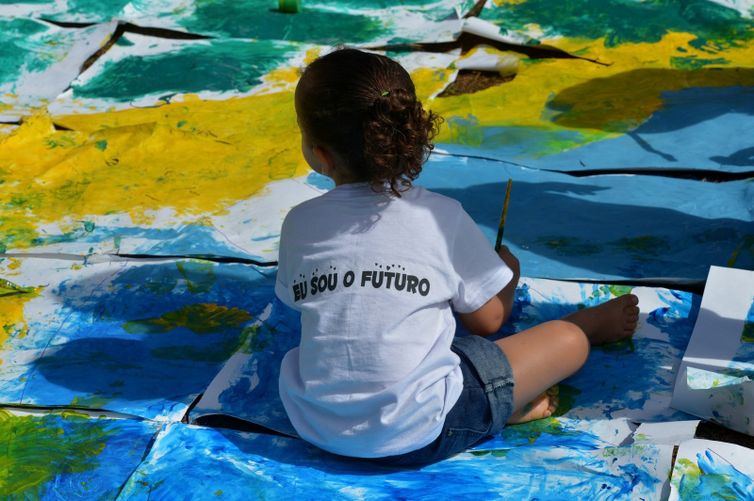 Desigualdades sociais dificultam acesso à educação infantil no Brasil