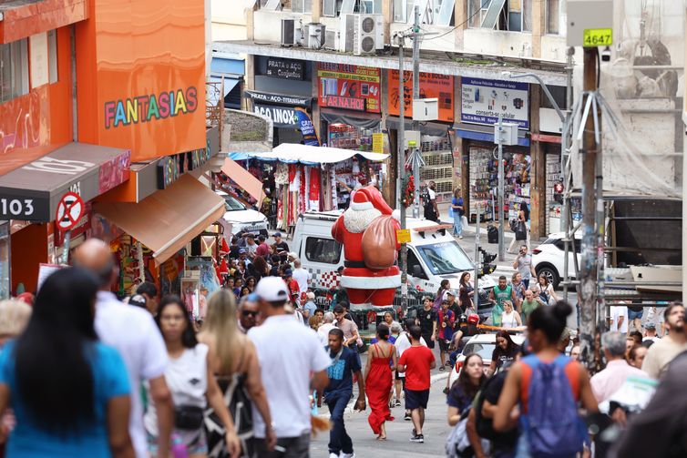 Novo salário mínimo será de R$ 1.621 em 2026