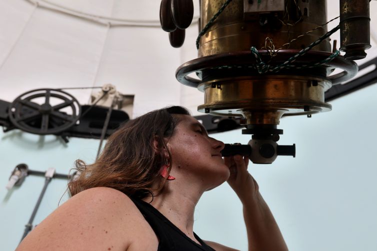 Produção científica brasileira volta a crescer em 2024