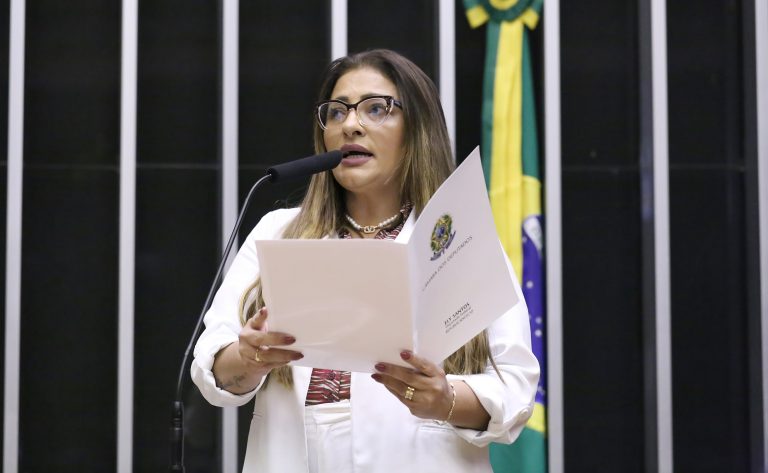 Comissão aprova projeto que dá mais prazo para gestante tirar carteira de motorista