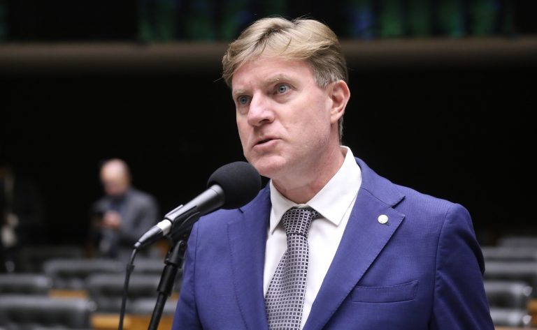 Câmara aprova projeto que obriga companhias aéreas a dar assistência a familiares de vítimas de acidentes