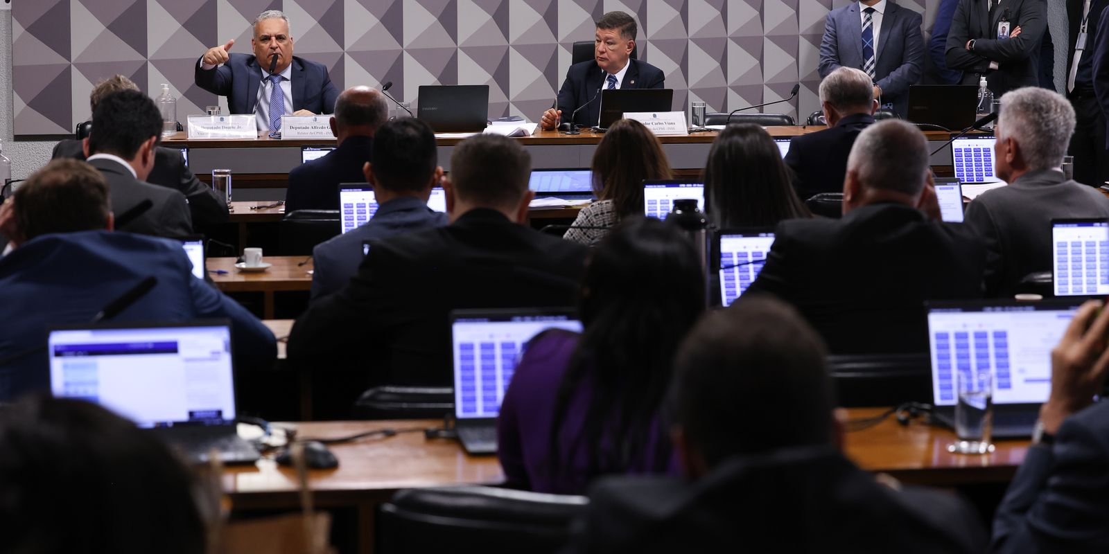 Mendonça proíbe CPMI do INSS de acessar dados de Vorcaro em sala-cofre