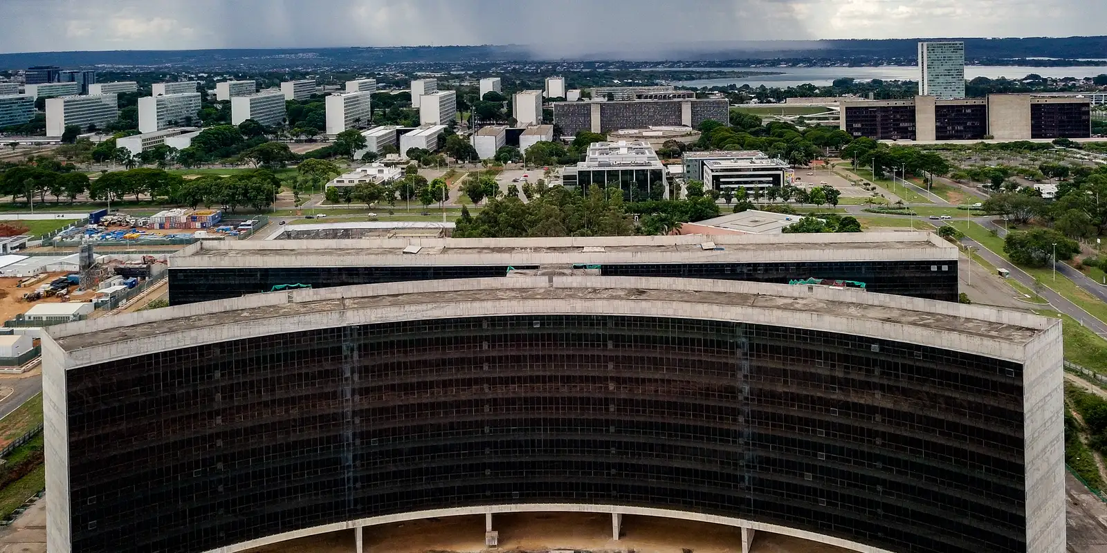 Justiça suspende demissões em massa de trabalhadores das Casas Bahia